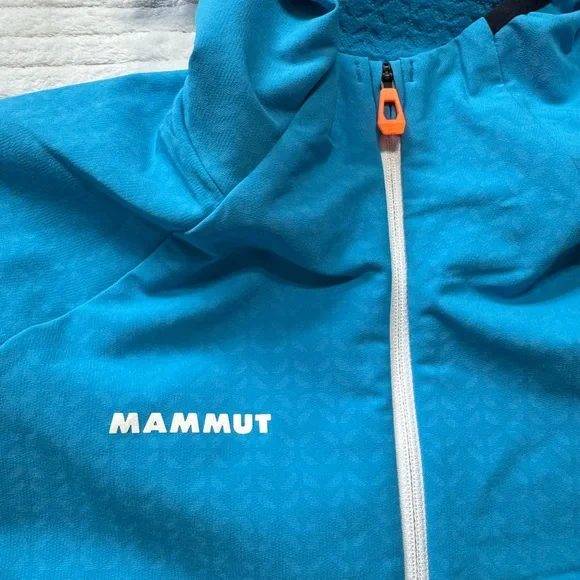 Mammut Women's Blue and Dark Blue Ski Jacket - Picture 11 of 16